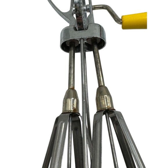 Vintage Hand Crank Egg Beater With Yellow Handle And Chrome Finish - Picture 7 of 10